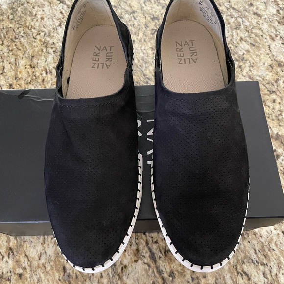 Natrualizer “Devan” Slip-on Suede Sneakers - Picture 7 of 8